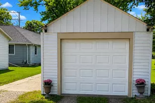 204 16th Ave, Sterling, IL 61081 - Photo 5