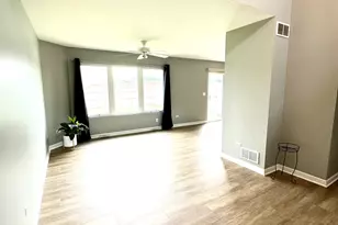 2394 Caton Crest Dr, Crest Hill, IL 60403 - Photo 7