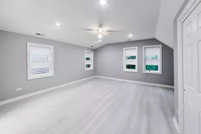 5012 N Tripp Avenue, Chicago, IL 60630 - Photo 17