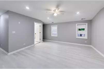 5012 N Tripp Avenue, Chicago, IL 60630 - Photo 15