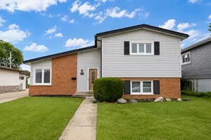 8147 N Chester Ave, Niles, IL 60714 - Photo 1