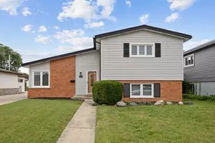 8147 N Chester Ave, Niles, IL 60714 - Photo 1