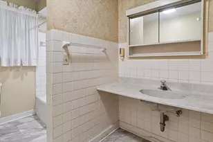 4812 Cumnor Rd, Downers Grove, IL 60515 - Photo 9