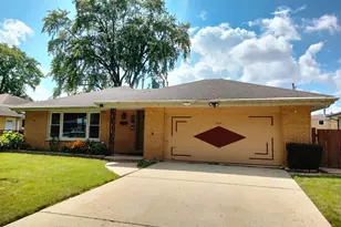 904 S Edward St, Mount Prospect, IL 60056 - Photo 1