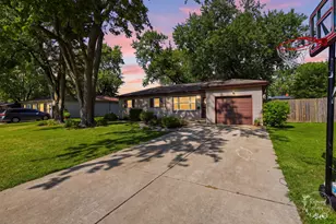 545 Evergreen Ln, Bradley, IL 60915 - Photo 1
