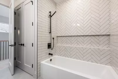 5747 N Maplewood Avenue, Chicago, IL 60659 - Photo 31
