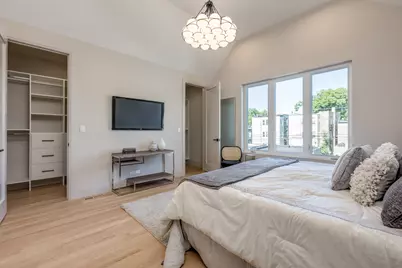 5747 N Maplewood Avenue, Chicago, IL 60659 - Photo 19