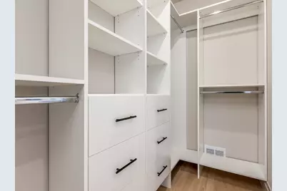 5747 N Maplewood Avenue, Chicago, IL 60659 - Photo 21