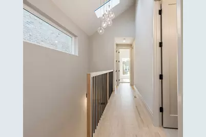 5747 N Maplewood Avenue, Chicago, IL 60659 - Photo 17