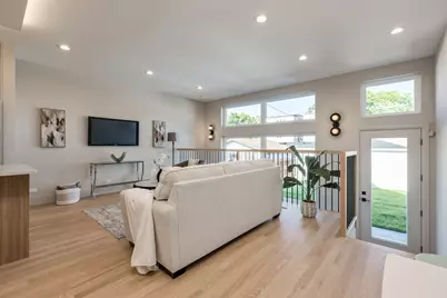 5747 N Maplewood Avenue, Chicago, IL 60659 - Photo 13