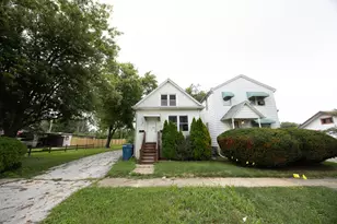 19 W 32nd St, Steger, IL 60475 - Photo 1