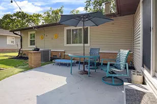 1095 Hickory Ln, Elk Grove Village, IL 60007 - Photo 21