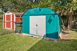1095 Hickory Ln, Elk Grove Village, IL 60007 - Photo 23