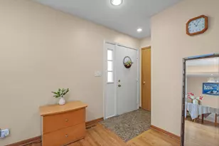 334 Plumwood Ct, Vernon Hills, IL 60061 - Photo 9
