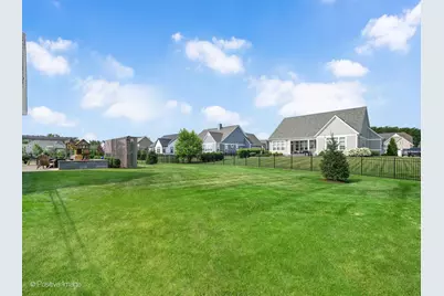 1135 Hilldale Drive, Saint Charles, IL 60175 - Photo 29