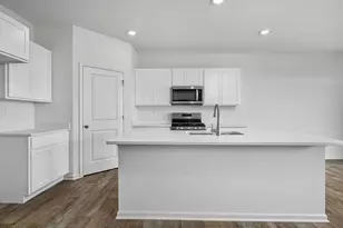 914 Cascade Dr, Pingree Grove, IL 60140 - Photo 3
