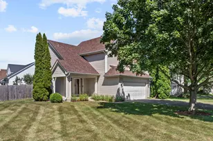 990 Pennwood Ln, Bolingbrook, IL 60440 - Photo 3
