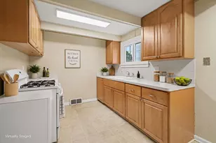 2104 Webb St, Crest Hill, IL 60403 - Photo 9