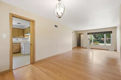 13 S School Street, Mount Prospect, IL 60056 - Photo 9