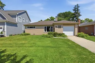 13 S School St, Mount Prospect, IL 60056 - Photo 1