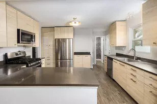 255 W Daniels Rd, Palatine, IL 60067 - Photo 9
