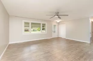 255 W Daniels Rd, Palatine, IL 60067 - Photo 5