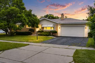 255 W Daniels Rd, Palatine, IL 60067 - Photo 1