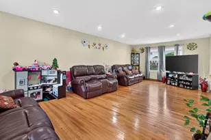 1162 Hyannis Cir, Carol Stream, IL 60188 - Photo 7