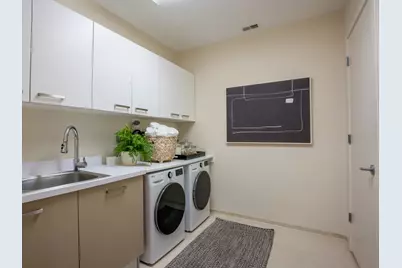 500 W Superior Street #2401, Chicago, IL 60654 - Photo 39
