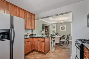 8646 Harms Rd, Skokie, IL 60077 - Photo 11