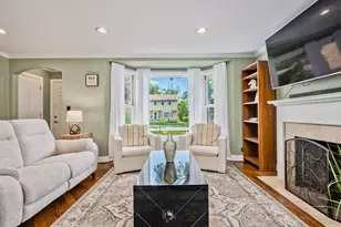 8646 Harms Rd, Skokie, IL 60077 - Photo 5