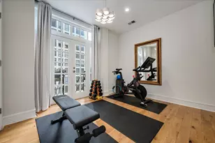 257 E Delaware Pl, Chicago, IL 60611 - Photo 35
