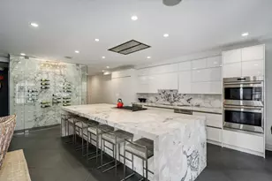 257 E Delaware Pl, Chicago, IL 60611 - Photo 13