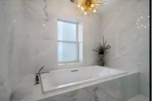 257 E Delaware Pl, Chicago, IL 60611 - Photo 29
