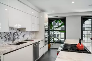 257 E Delaware Pl, Chicago, IL 60611 - Photo 17