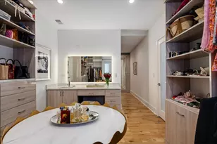 257 E Delaware Pl, Chicago, IL 60611 - Photo 25