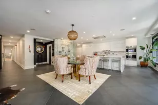 257 E Delaware Pl, Chicago, IL 60611 - Photo 3