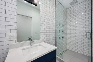 257 E Delaware Pl, Chicago, IL 60611 - Photo 37