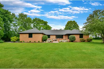 5 Bruce Circle N, Hawthorn Woods, IL 60047 - Photo 1