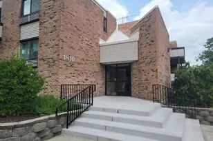 1810 Hemlock Pl, Schaumburg, IL 60173 - Photo 1