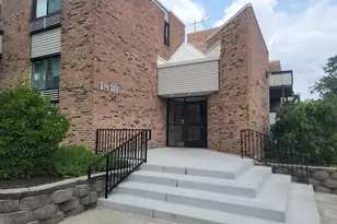 1810 Hemlock Pl, Schaumburg, IL 60173 - Photo 9