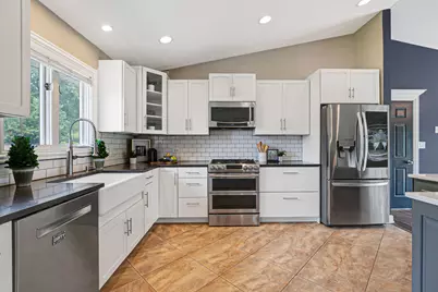 12715 W Sallmon Avenue, Beach Park, IL 60087 - Photo 5