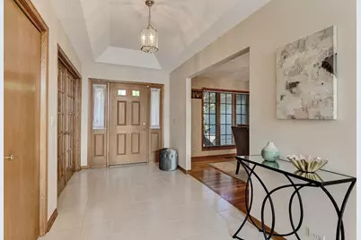 220 Rosewood Court, Westmont, IL 60559 - Photo 3