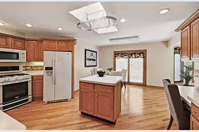 220 Rosewood Court, Westmont, IL 60559 - Photo 9
