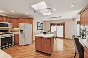 220 Rosewood Ct, Westmont, IL 60559 - Photo 9
