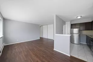 7320 N Rogers Ave, Chicago, IL 60626 - Photo 3