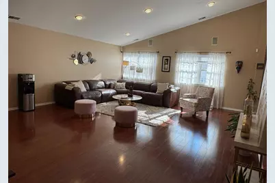 587 Saddlebrook Lane, Vernon Hills, IL 60061 - Photo 3