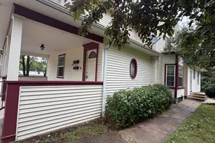 39 Leonard St, Elgin, IL 60123 - Photo 3