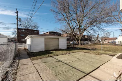 14024 S Saginaw Avenue S, Burnham, IL 60633 - Photo 17