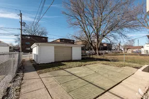14024 S Saginaw Ave S, Burnham, IL 60633 - Photo 17